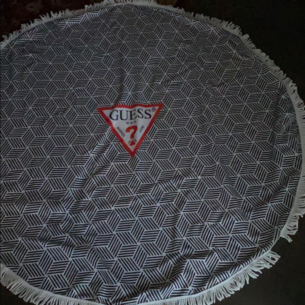 REAL RARE GUESS BLANKET! LIKE NEW - Picture 4 of 5